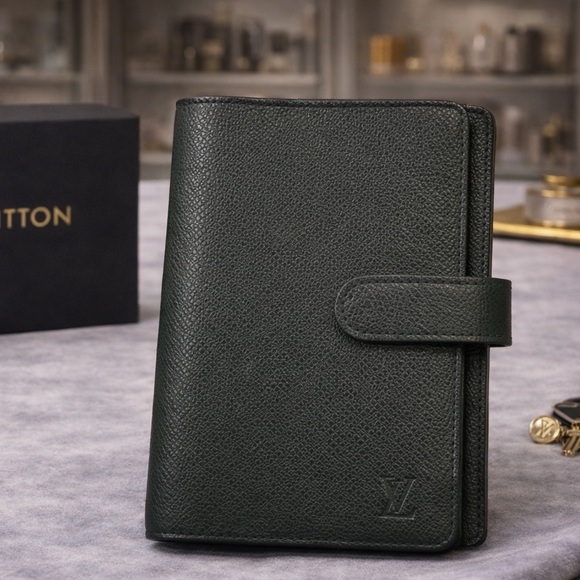 LOUIS VUITTON Taiga Leather Agenda – Dark Green (Epicea)